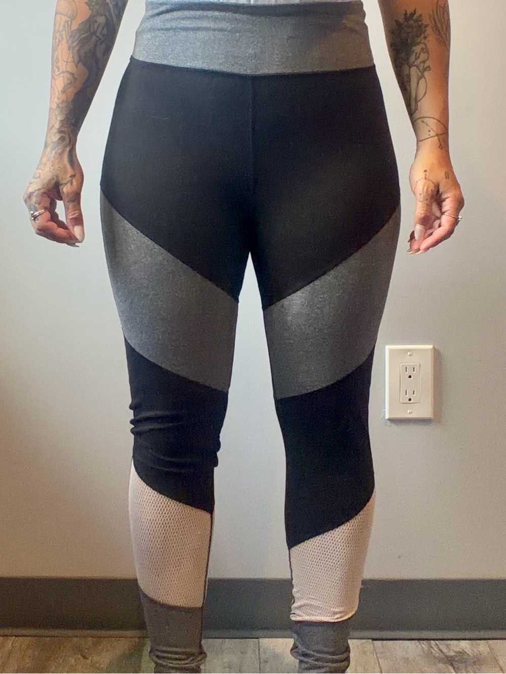 Kohls SO Large Womens Yoga High Rise‎ Leggings Black Gray & White Athleticwear